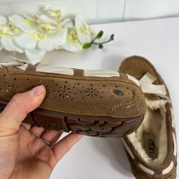 Ugg Womens Moccasin Slippers size 5 - Picture 7 of 12